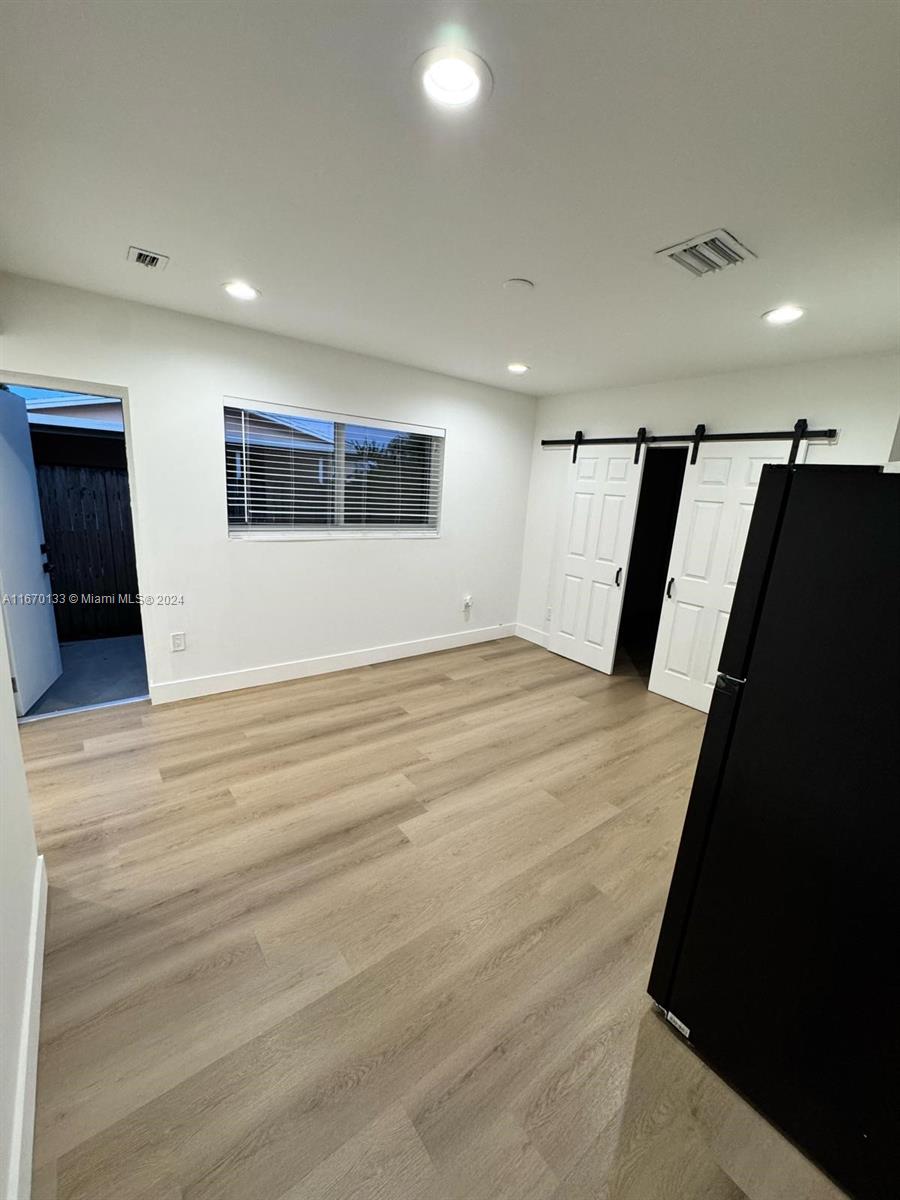 SO MIAMI HEIGHTS ADDN D - Residential Lease