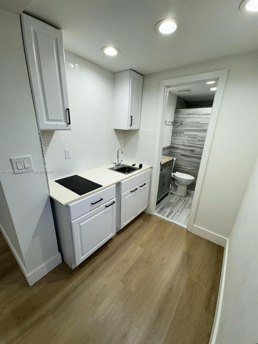 SO MIAMI HEIGHTS ADDN D - Residential Lease