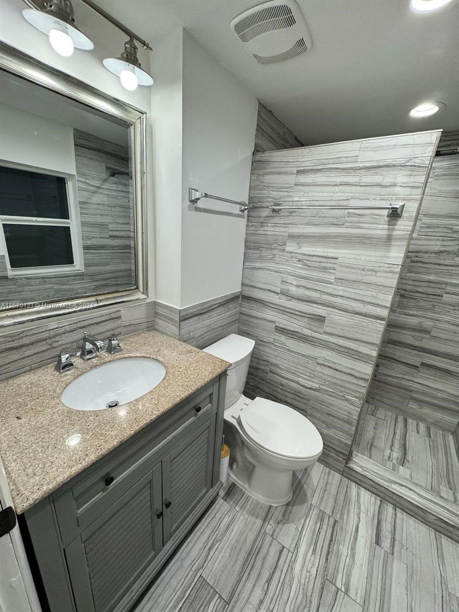 SO MIAMI HEIGHTS ADDN D - Residential Lease