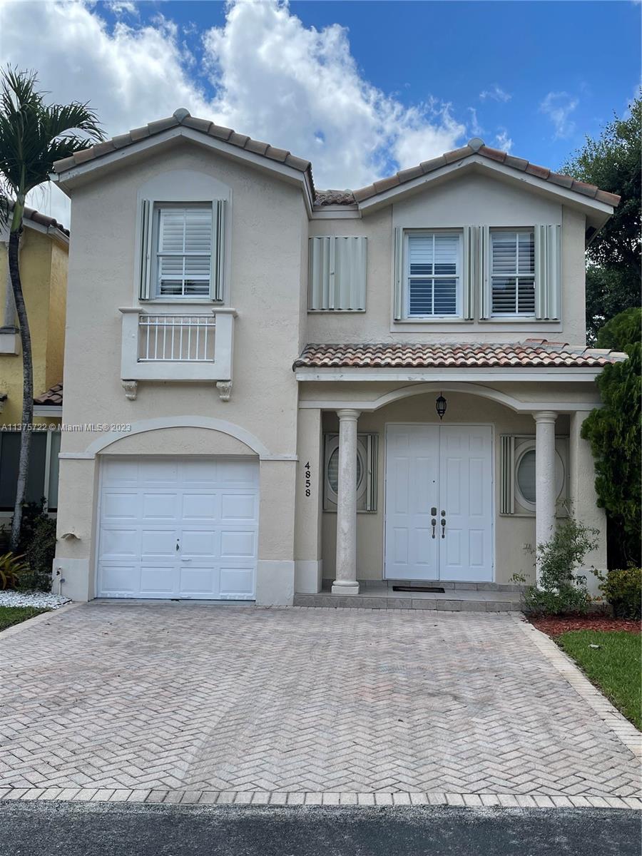 CENTRALLY LOCATED FURNISHED HOME, READY TO LIVE WITH YOUR PERSONAL BELONGGINS.
CLOSED TO AIRPORT, DORAL DOWN TOWN. PRIVATE COMMUNITY VERY SECURED AND CONVINIENTLY LOCATED ON A CORNER.