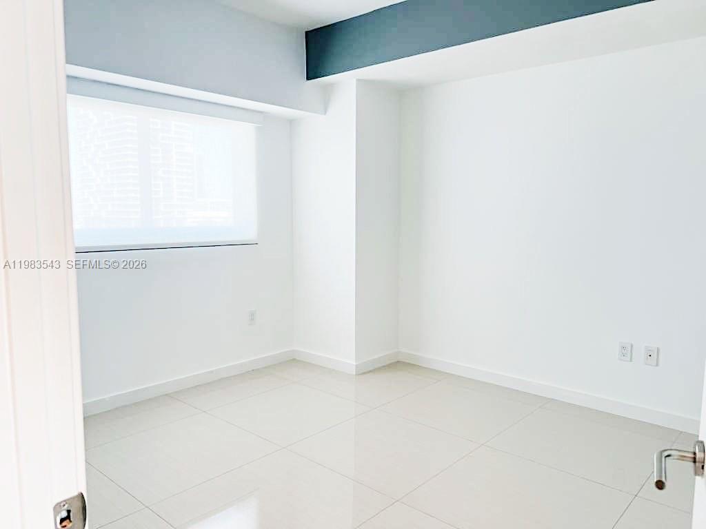 ICON BAY CONDO - Residential