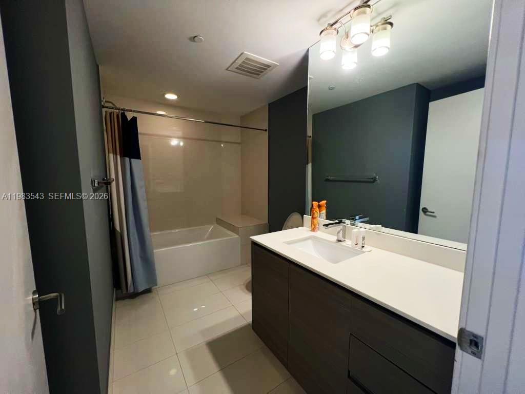 ICON BAY CONDO - Residential