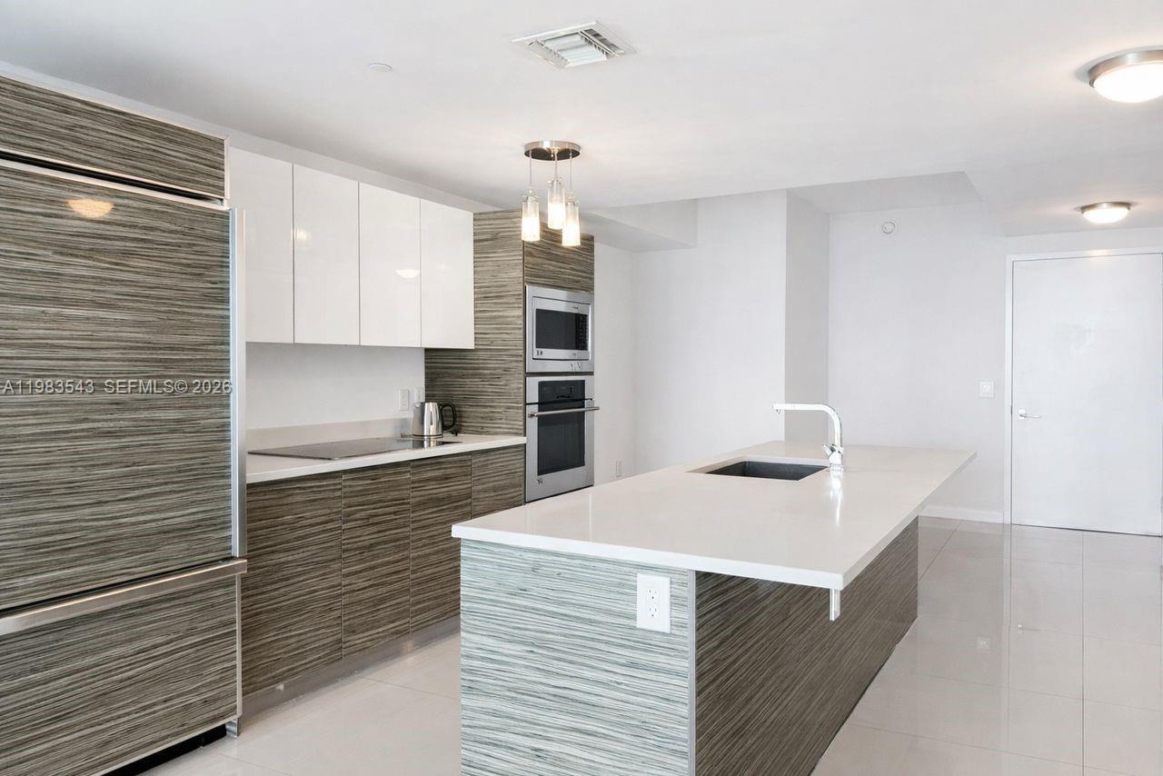 ICON BAY CONDO - Residential