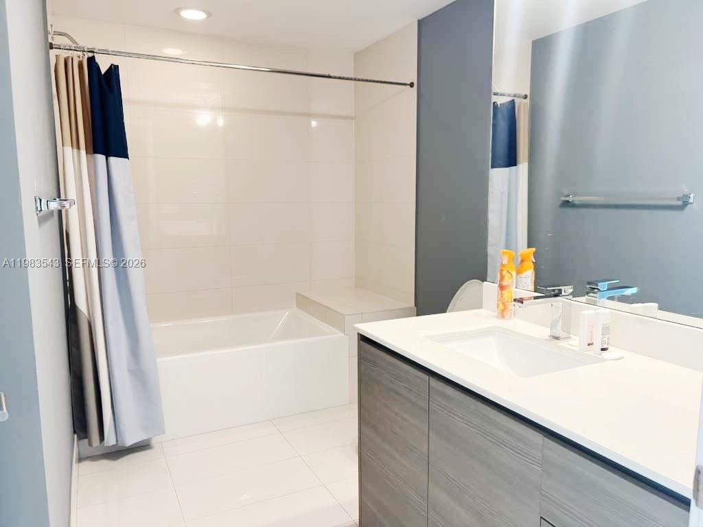 ICON BAY CONDO - Residential