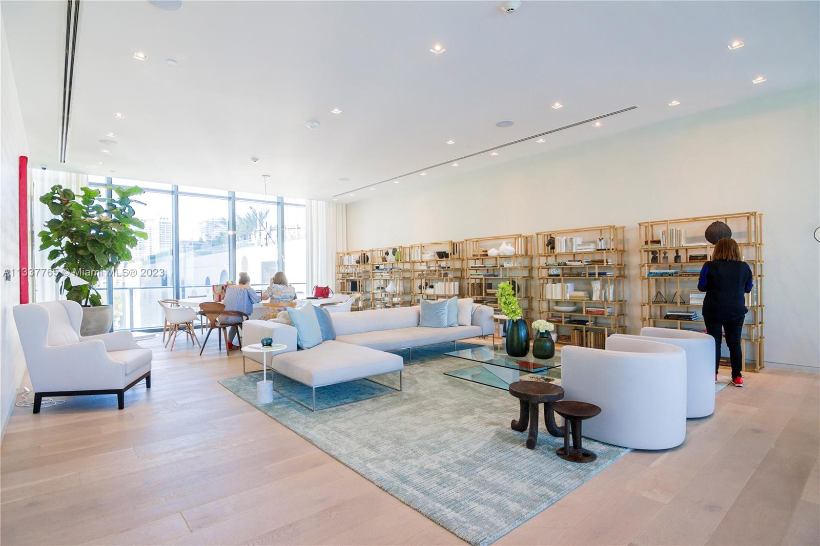 ONE PARAISO CONDO - Residential