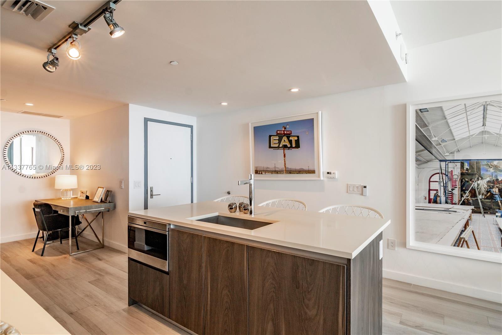 ONE PARAISO CONDO - Residential