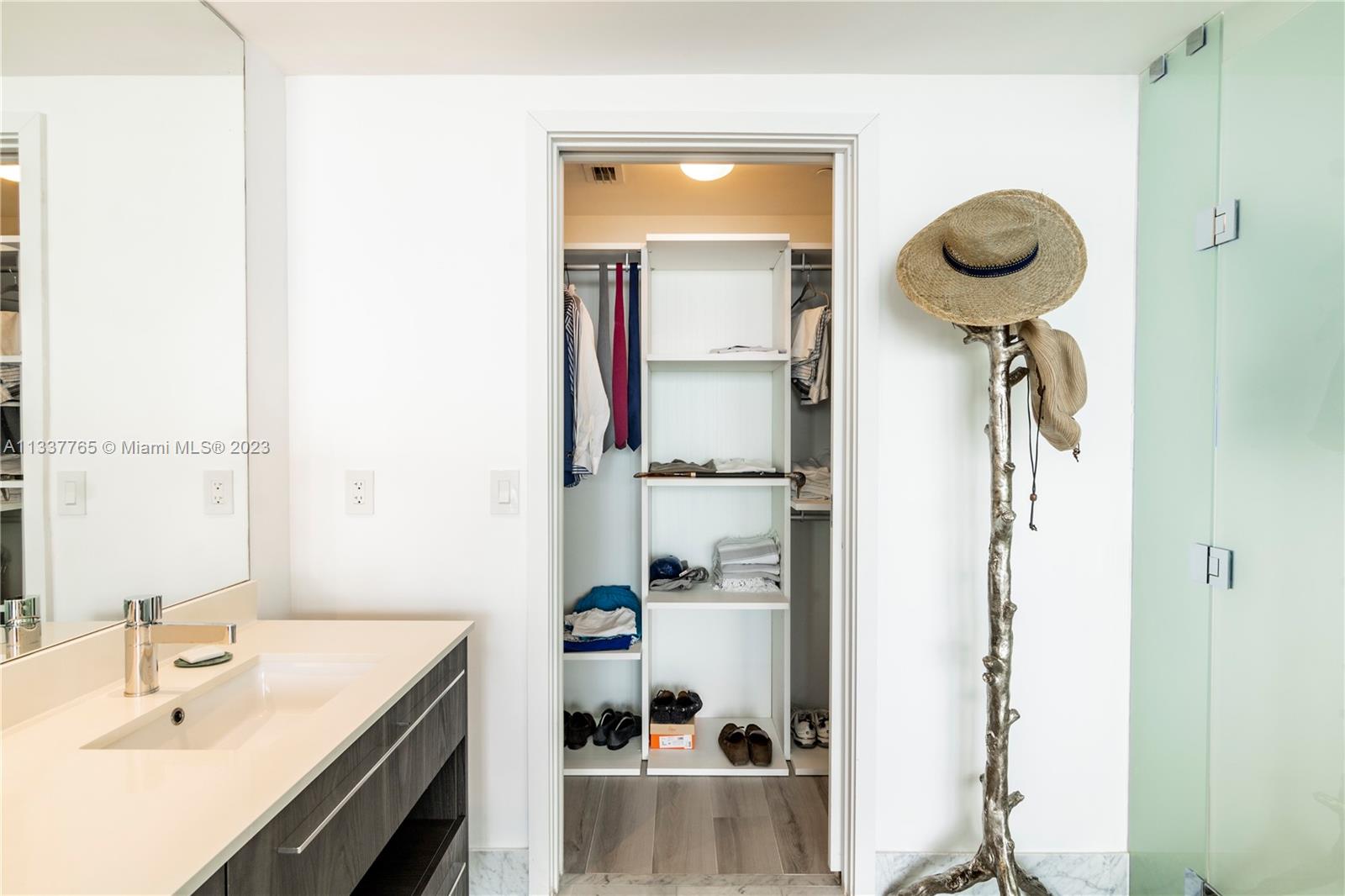 ONE PARAISO CONDO - Residential
