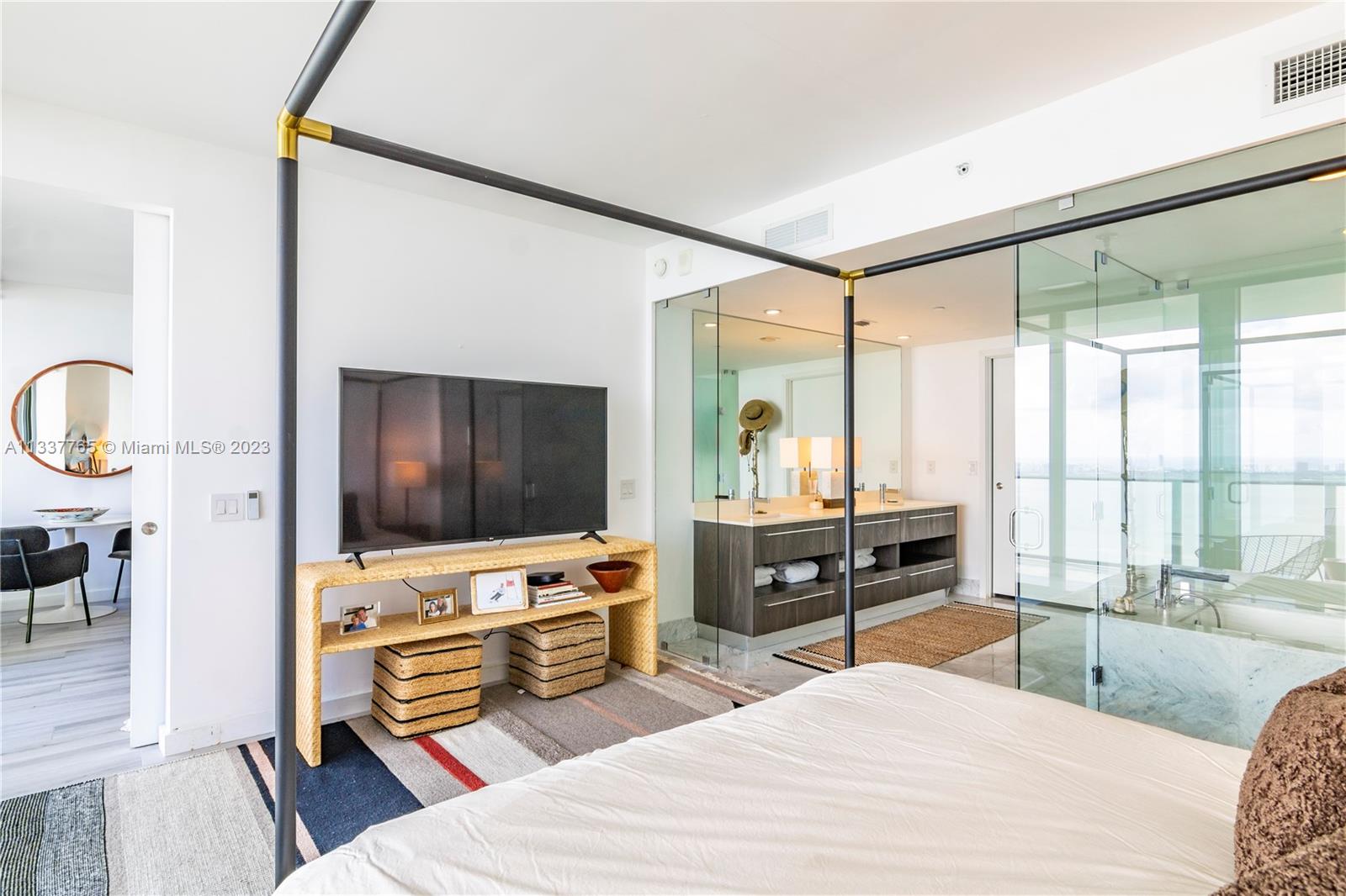 ONE PARAISO CONDO - Residential