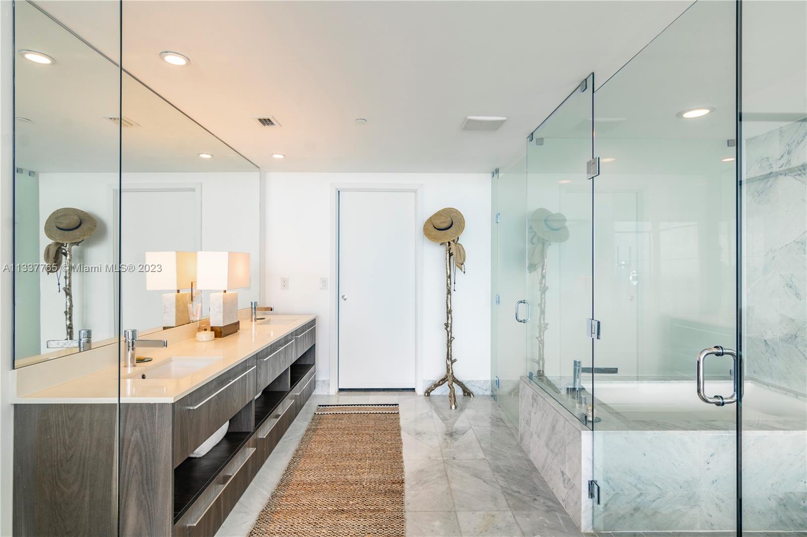 ONE PARAISO CONDO - Residential