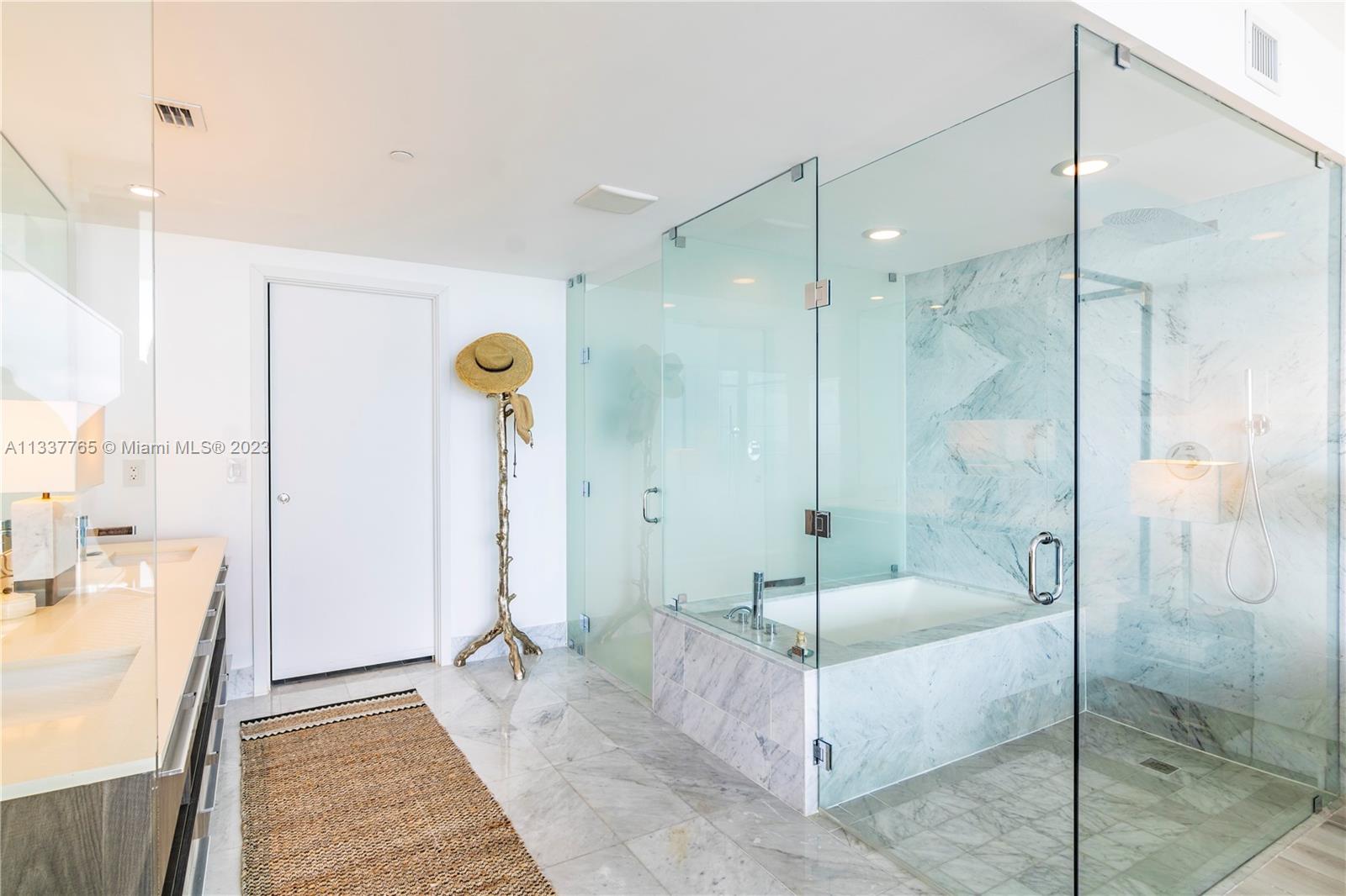 ONE PARAISO CONDO - Residential