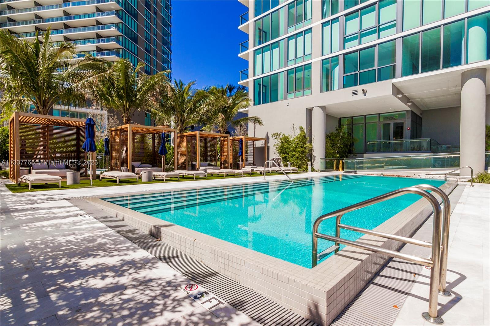ONE PARAISO CONDO - Residential