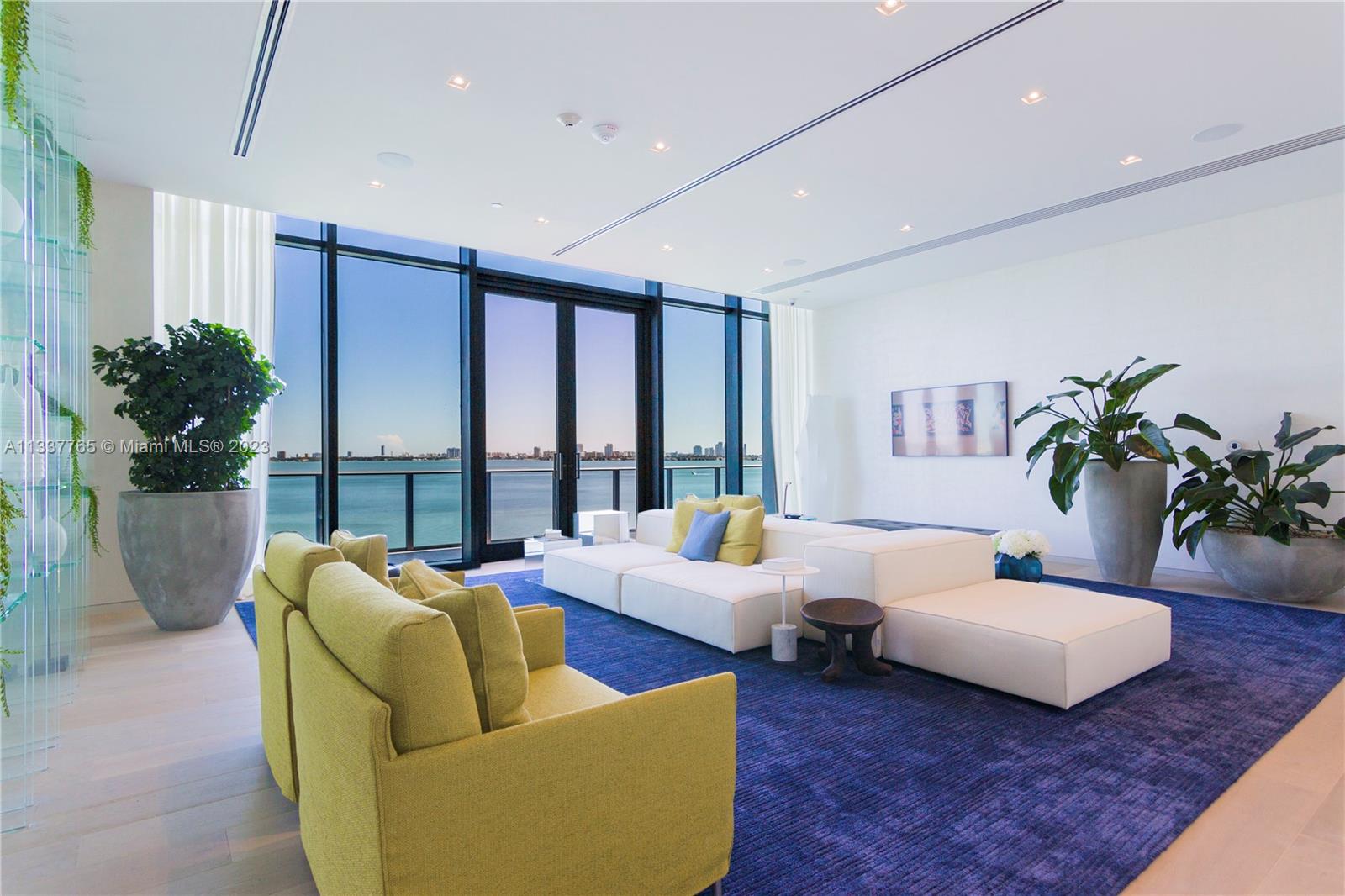 ONE PARAISO CONDO - Residential