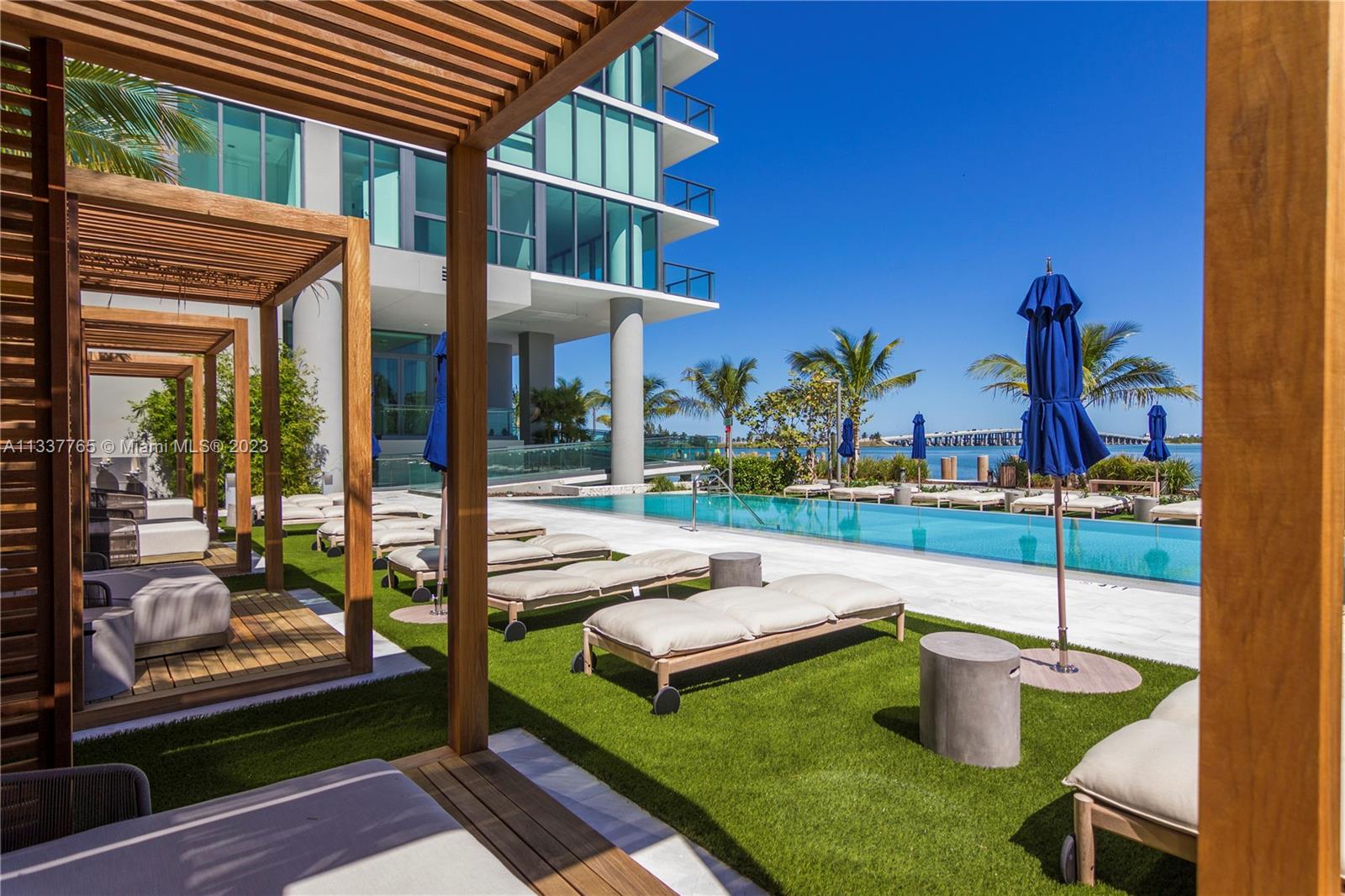 ONE PARAISO CONDO - Residential