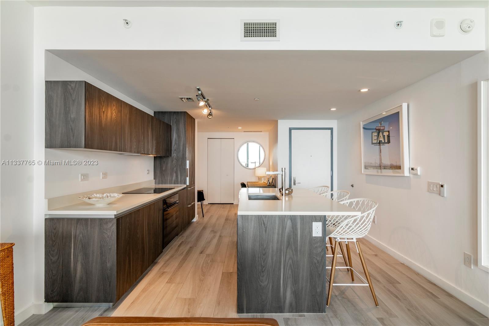 ONE PARAISO CONDO - Residential