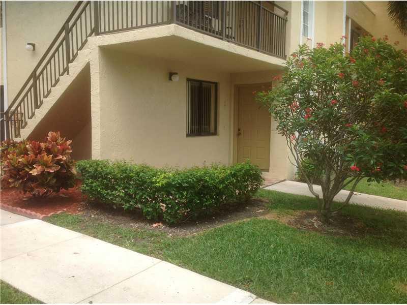 Please call listing agent in advance to sep up appoiment with tenant, Unit is rented $ 1500 great for investors!!!