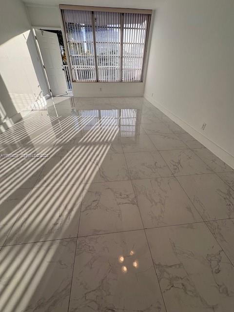 GOLDEN VIEW CONDO - Residential