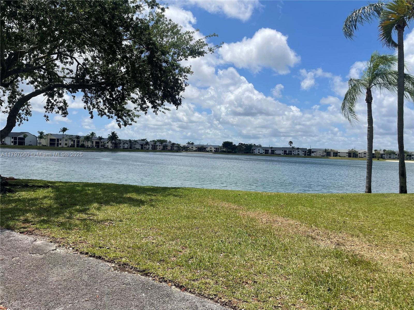 LAKESHORE CONDO 11 - Residential Lease