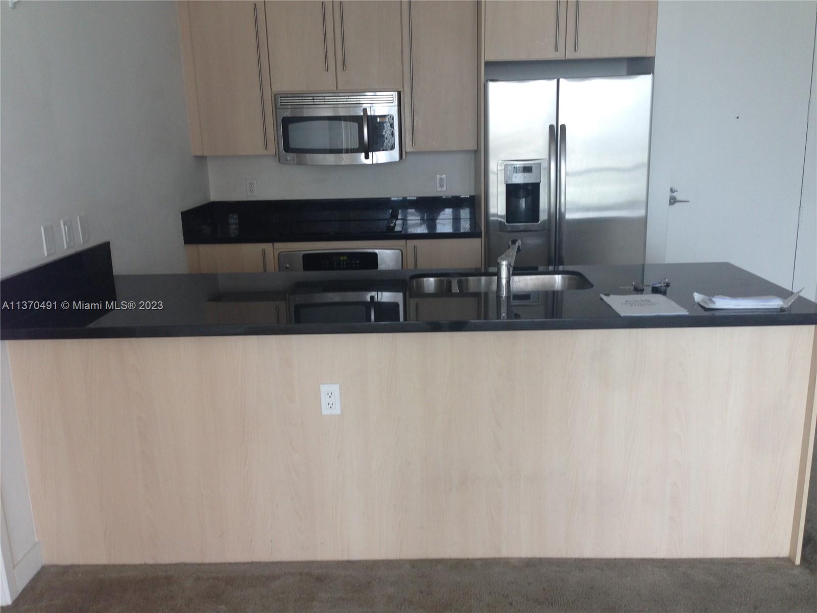 BEAUTIFUL 2/2 UNIT LOCATED IN THE HEART OF BRICKELL. CLOSE TO RESTAURANTS & SHOPS AT MARY BRICKELL VILLAGE. BUILDING OFFERS THE BEST AMENITIES: 2 POOLS, BBQ AREA, JACUZZI, MEDIA ROOM, STEAM ROOM, BUSINESS CENTER, STATE OF THE ART GYM, VAL ET PARKING, CONCIERGE & SECURITY.