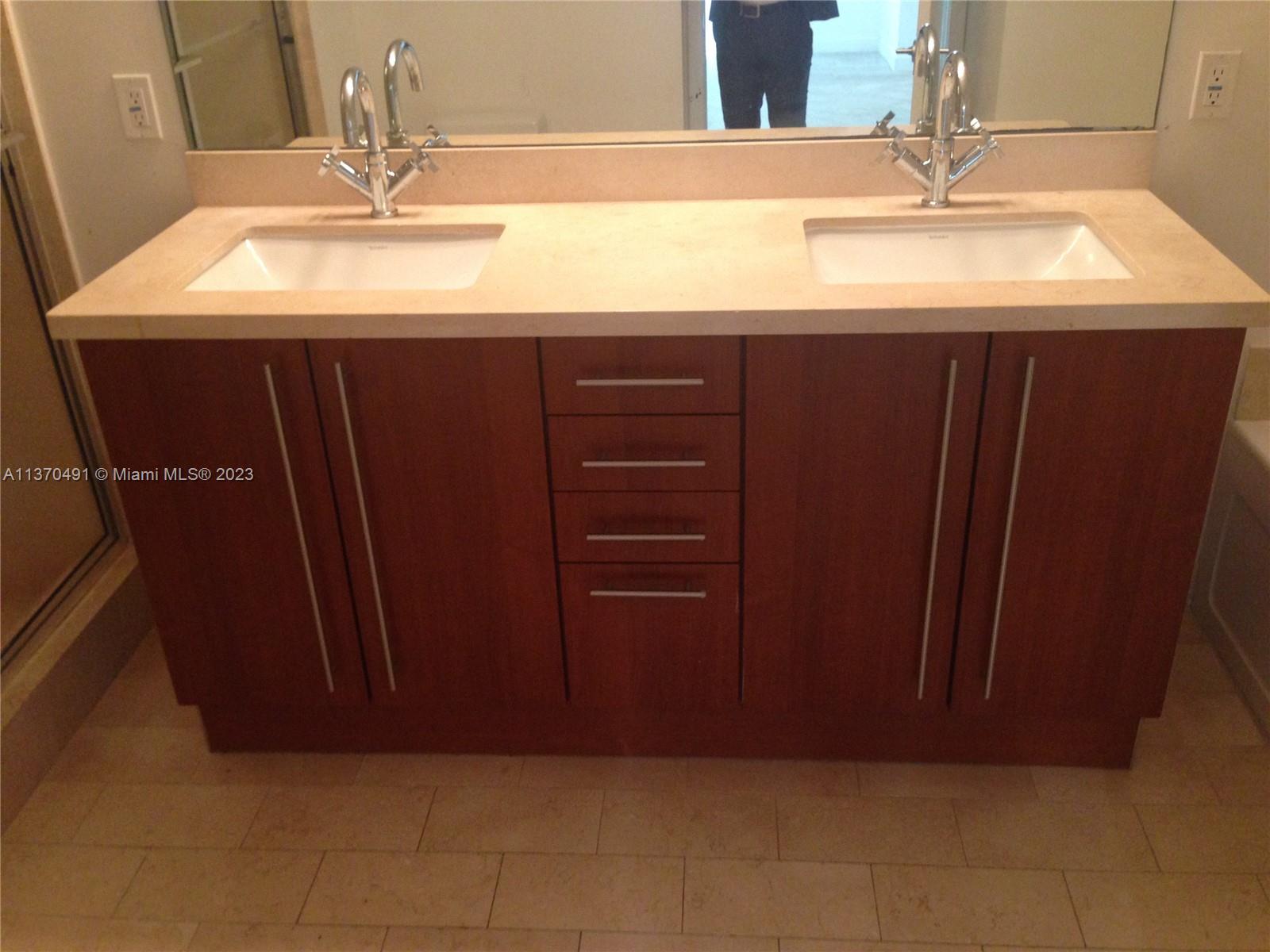 THE AXIS ON BRICKELL II - Residential Lease
