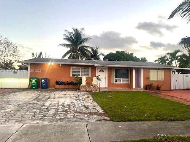 BACK TO MARKET!!
Great Location in Miami Gardens. Only 5 minutes to the major expressways; Palmetto, I-75 and I-95.
Property is larger than tax records. No Re-occupancy certificate required for closing.