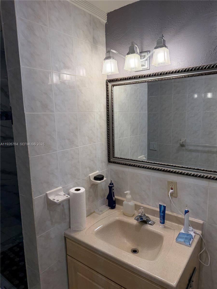 LESLIE ESTATES SEC 1 - Residential