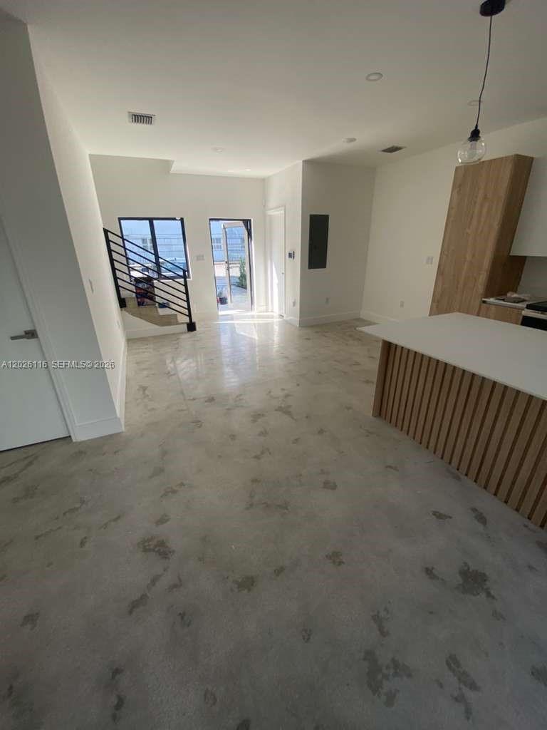 BULLARDS - Residential Lease