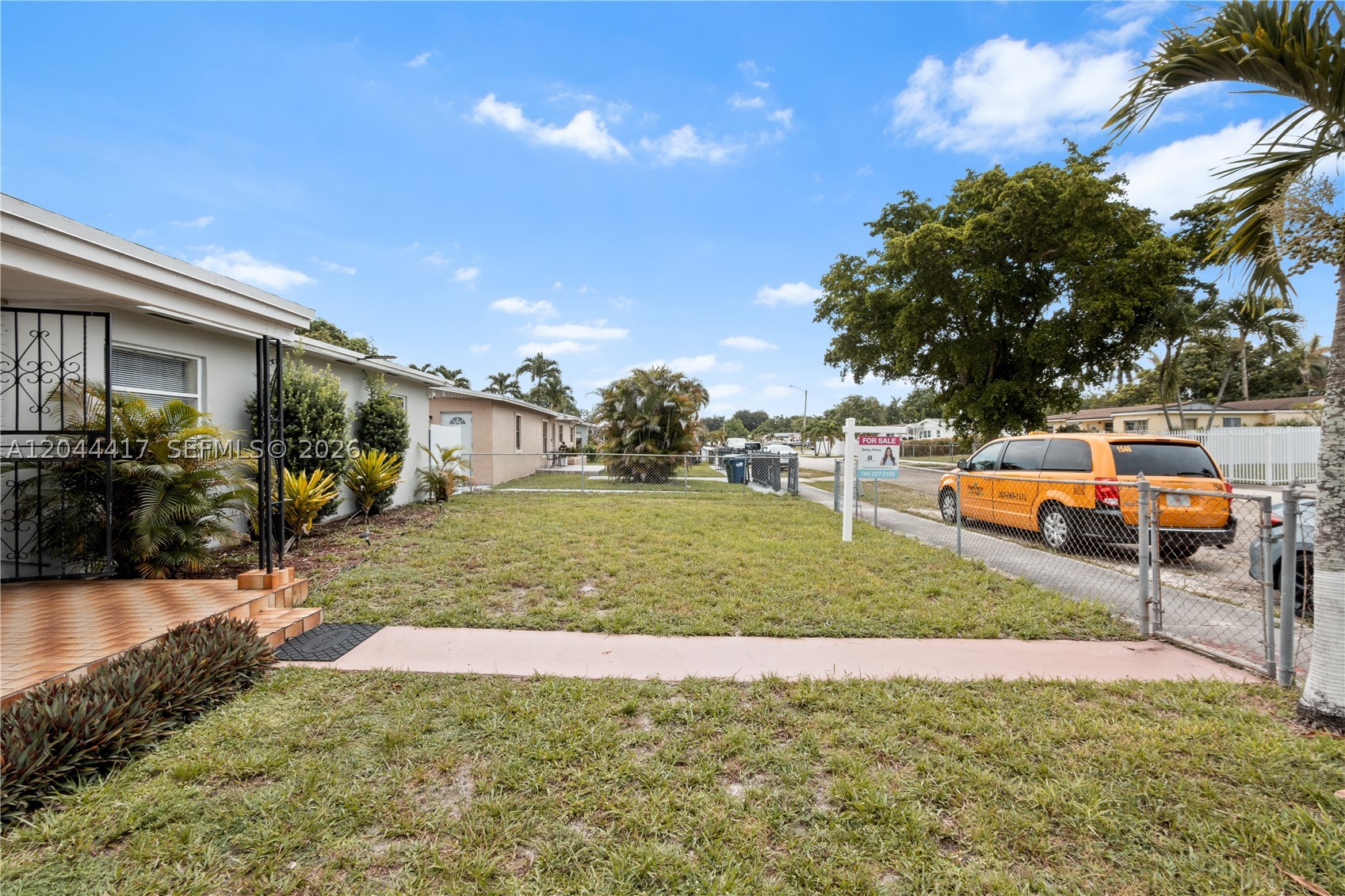 CAROL CITY LAKE STEVEN ES - Residential