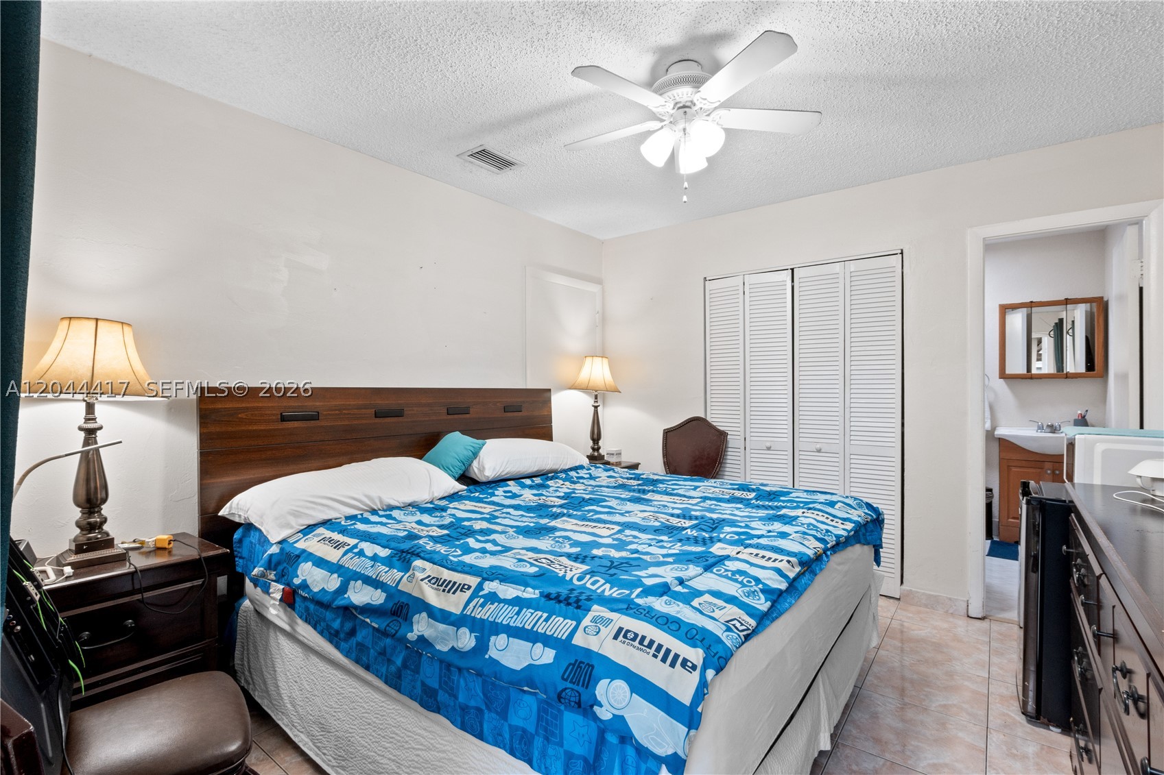CAROL CITY LAKE STEVEN ES - Residential