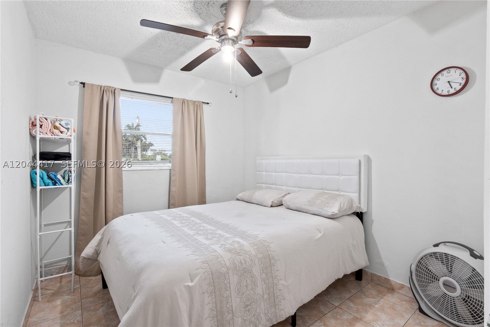 CAROL CITY LAKE STEVEN ES - Residential