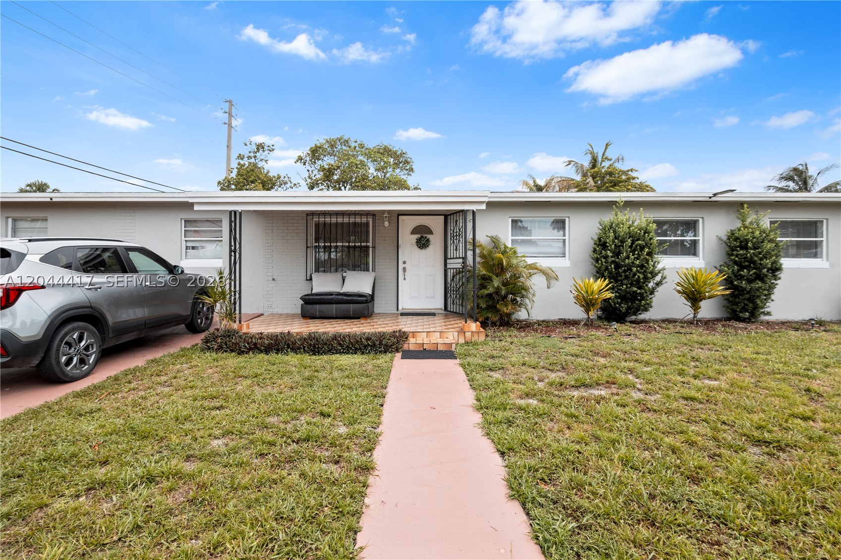 CAROL CITY LAKE STEVEN ES - Residential
