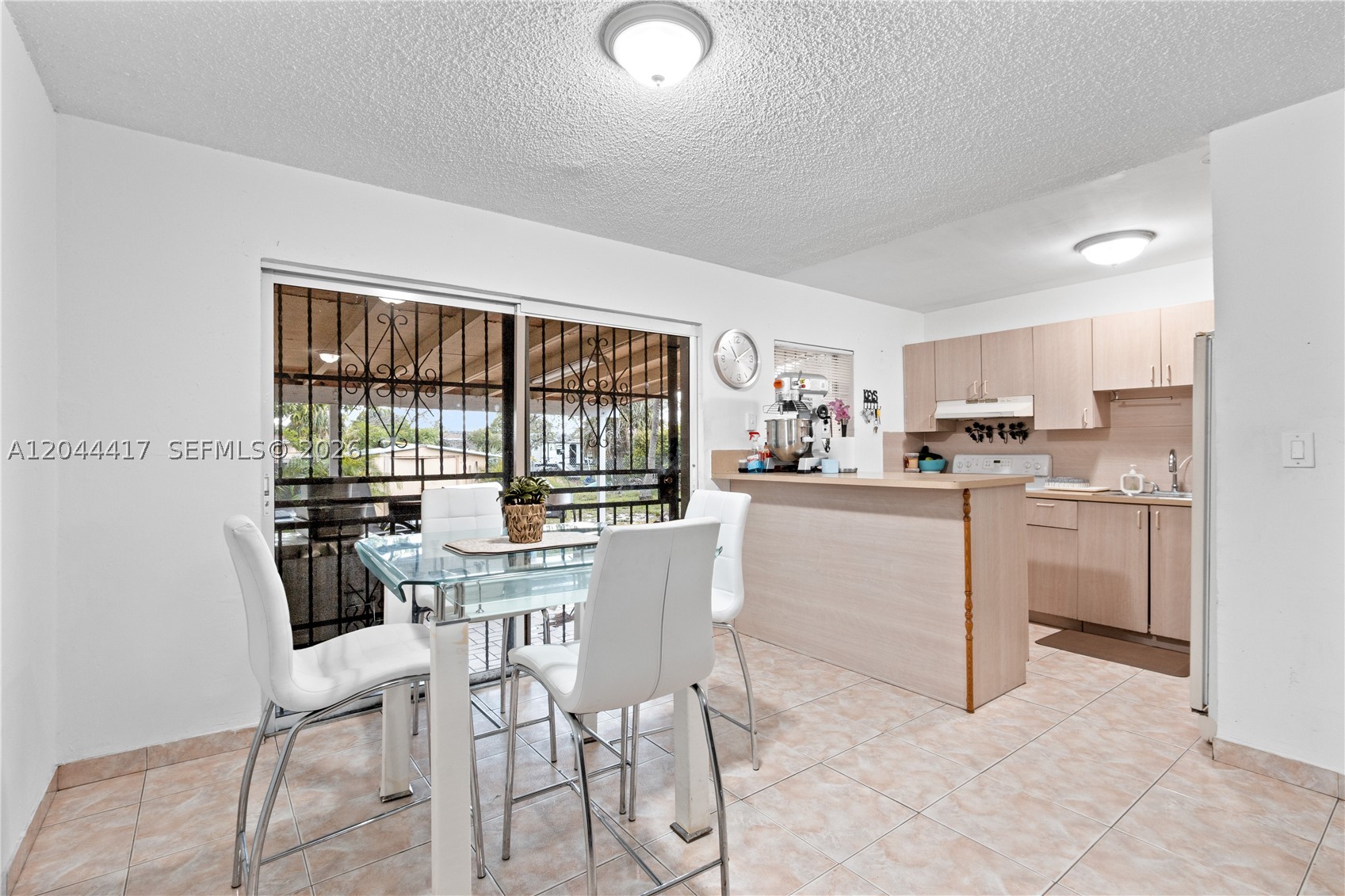 CAROL CITY LAKE STEVEN ES - Residential