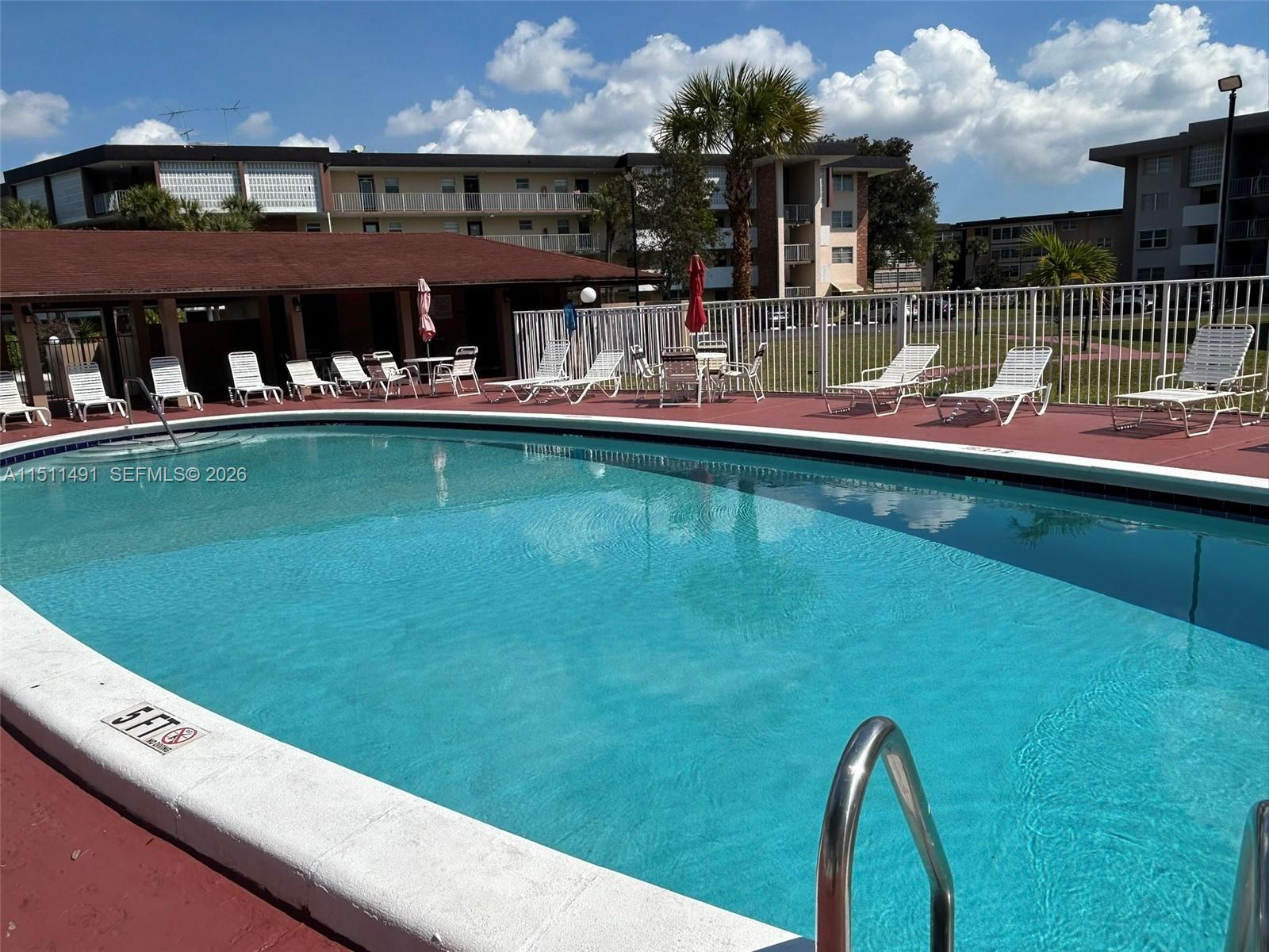 LAUDERDALE OAKS CONDO I - Residential
