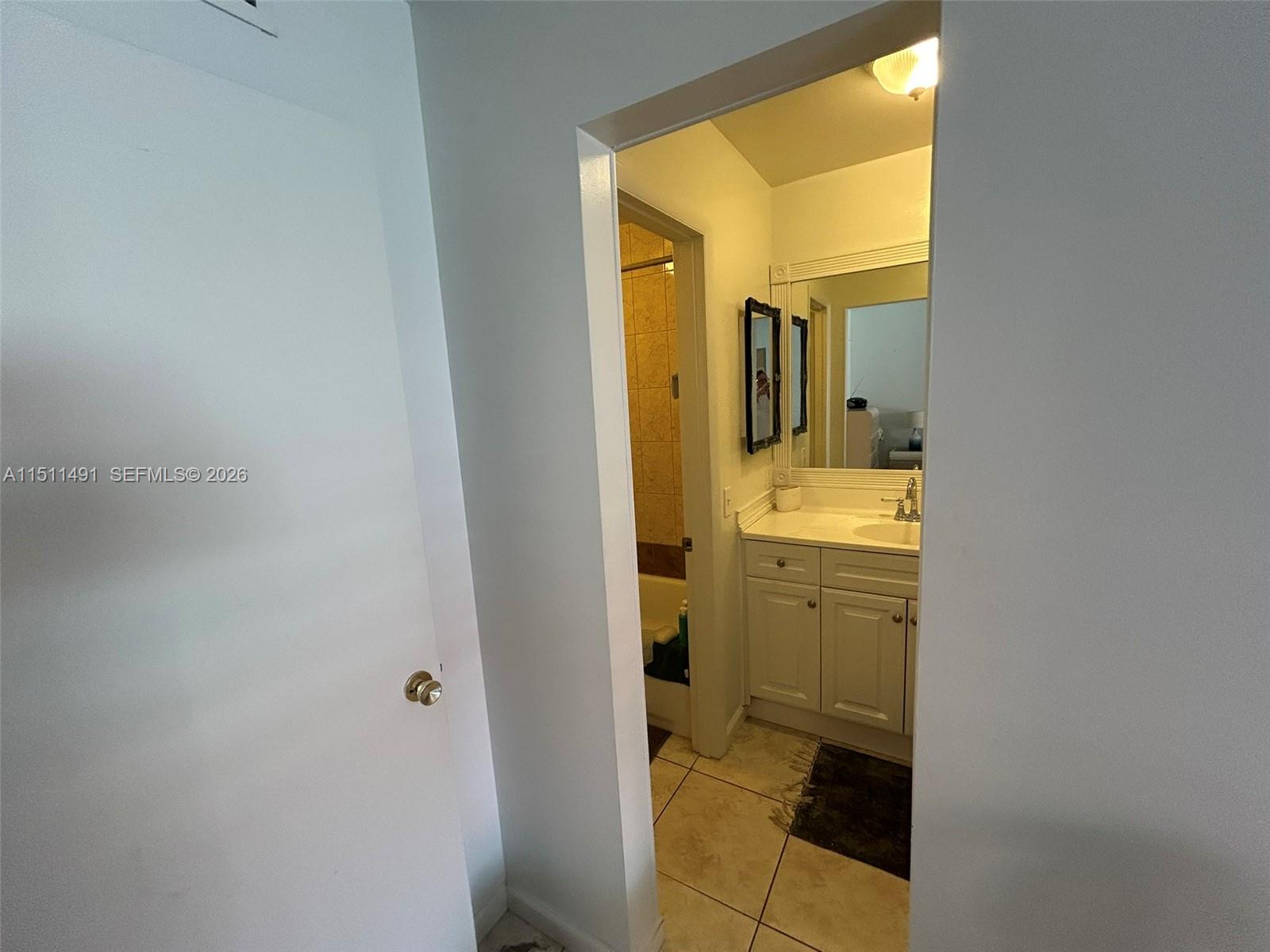 LAUDERDALE OAKS CONDO I - Residential