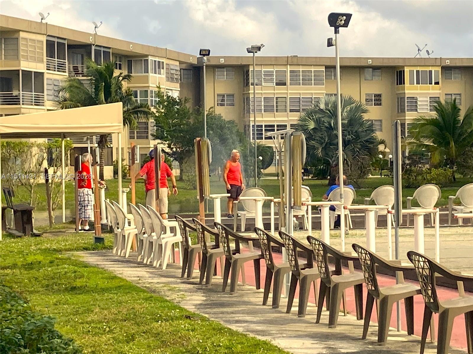 LAUDERDALE OAKS CONDO I - Residential