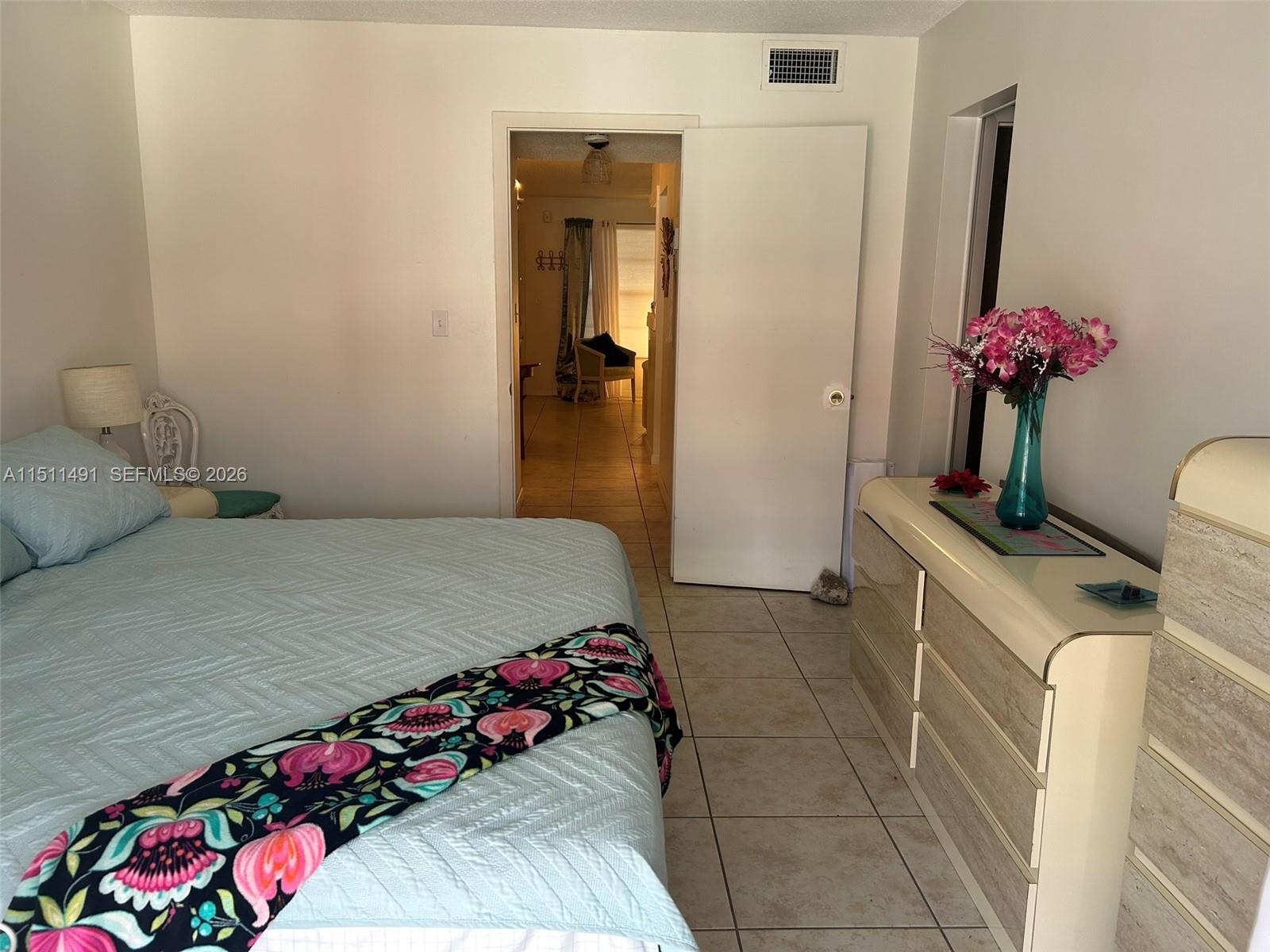 LAUDERDALE OAKS CONDO I - Residential