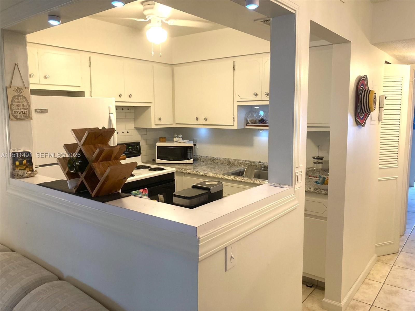 LAUDERDALE OAKS CONDO I - Residential