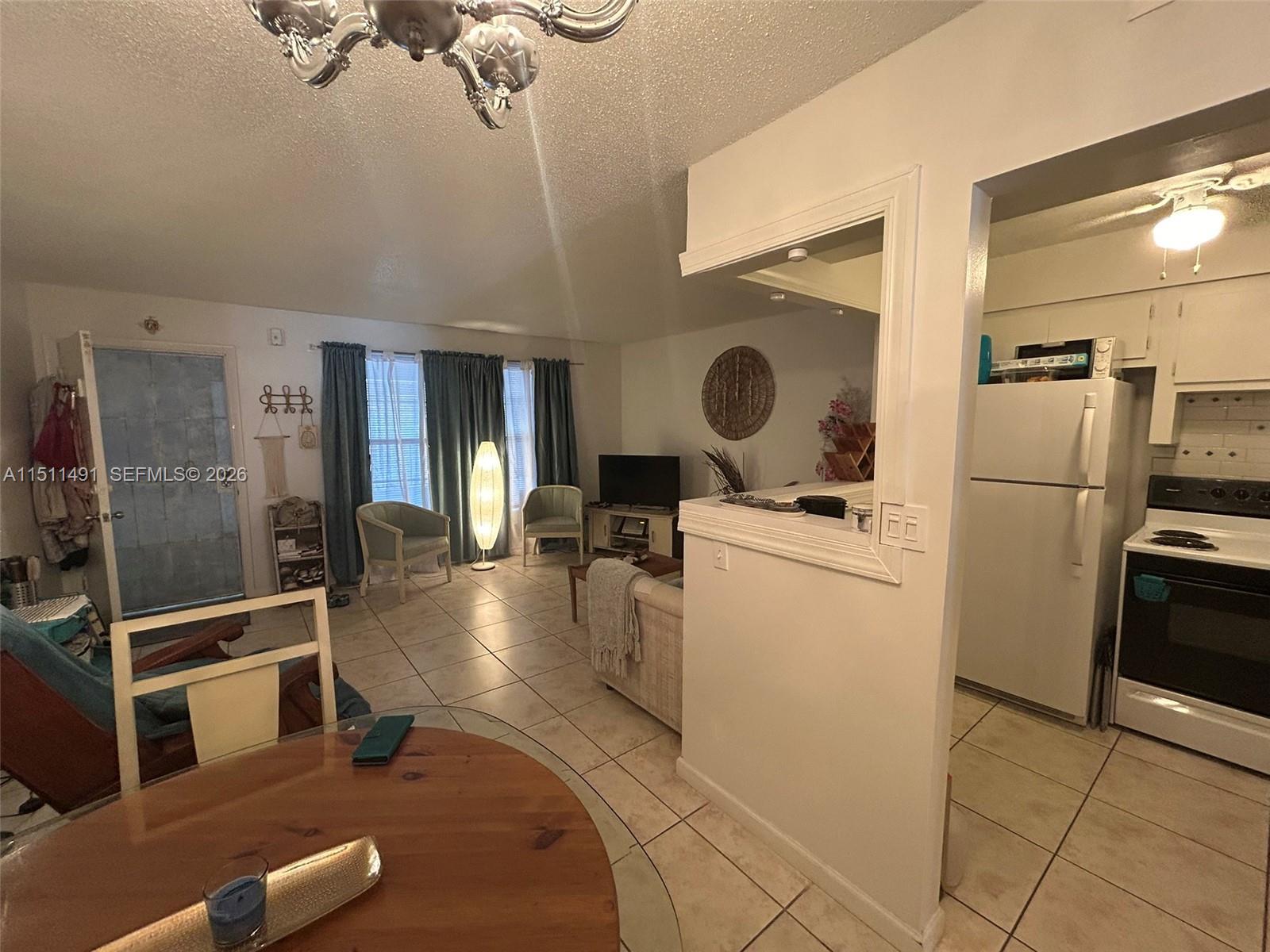LAUDERDALE OAKS CONDO I - Residential