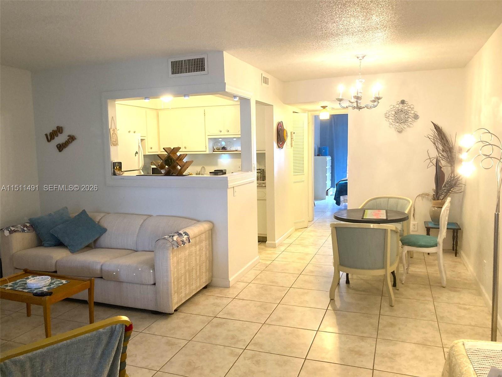 LAUDERDALE OAKS CONDO I - Residential