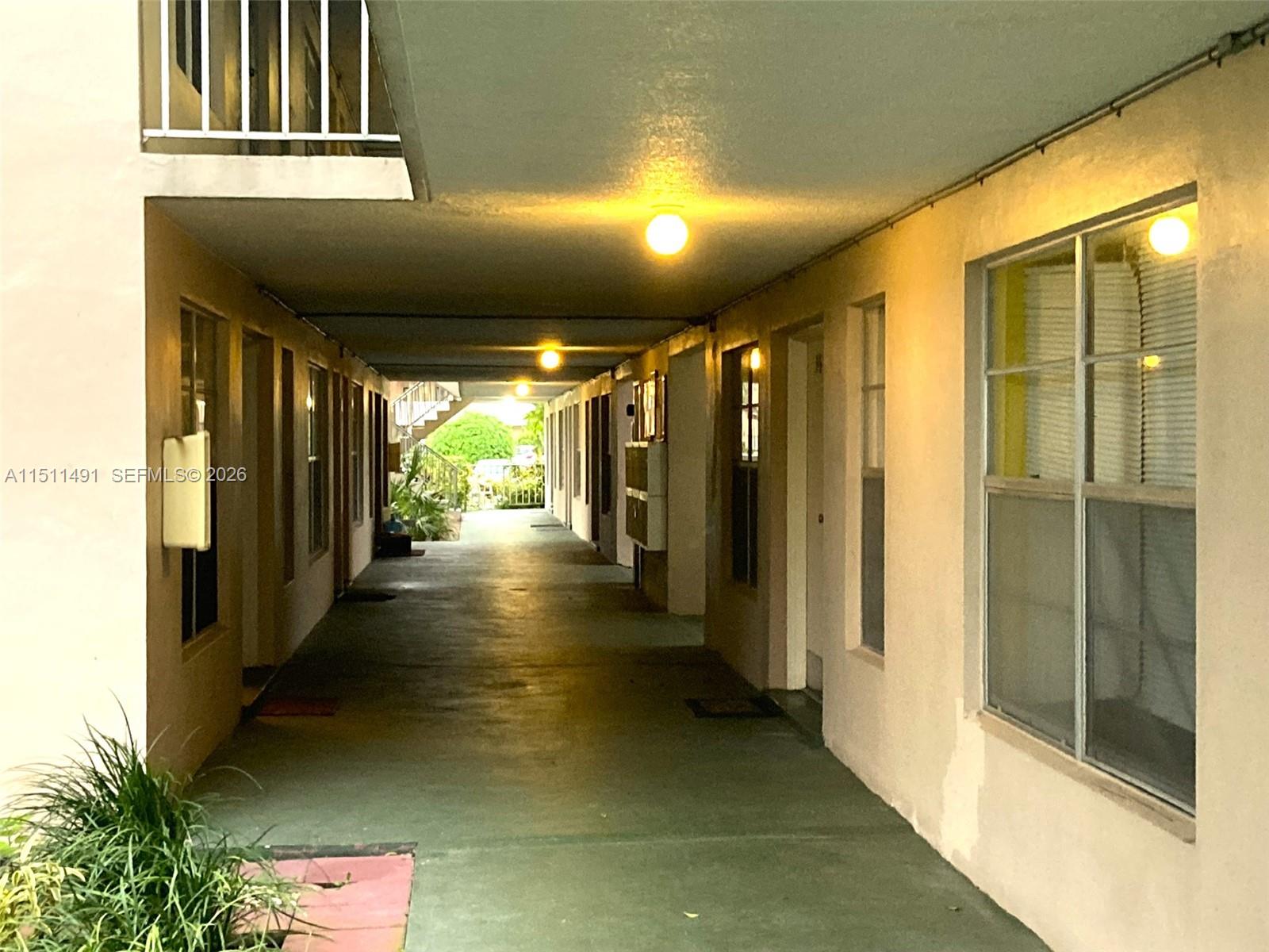 LAUDERDALE OAKS CONDO I - Residential
