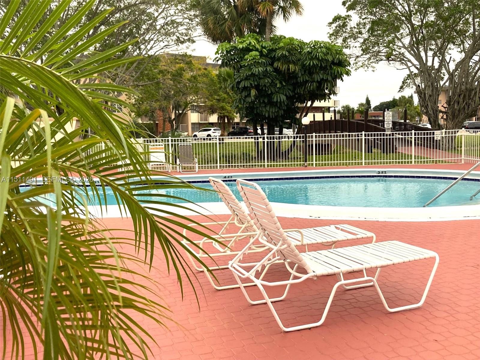LAUDERDALE OAKS CONDO I - Residential