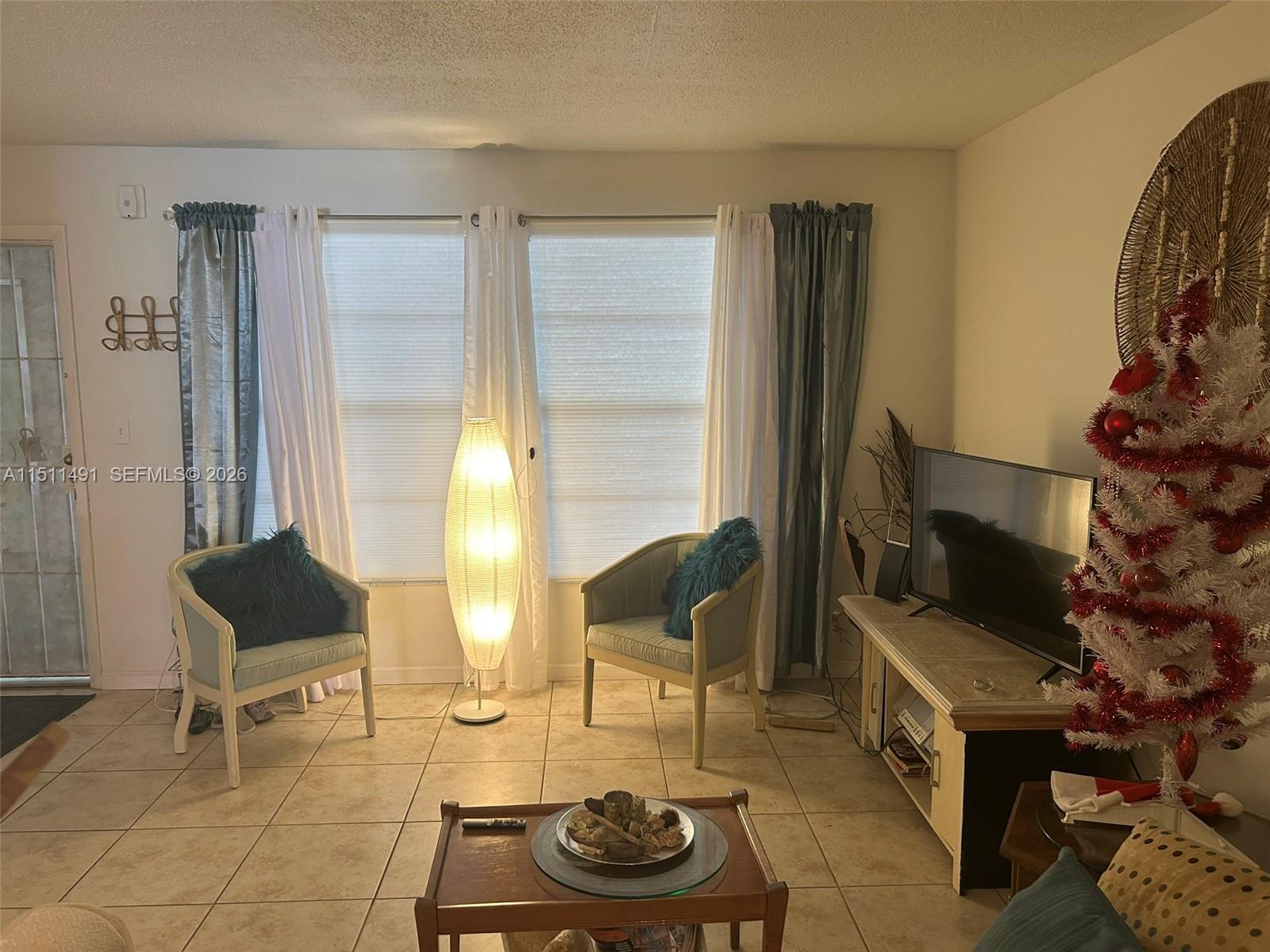 LAUDERDALE OAKS CONDO I - Residential