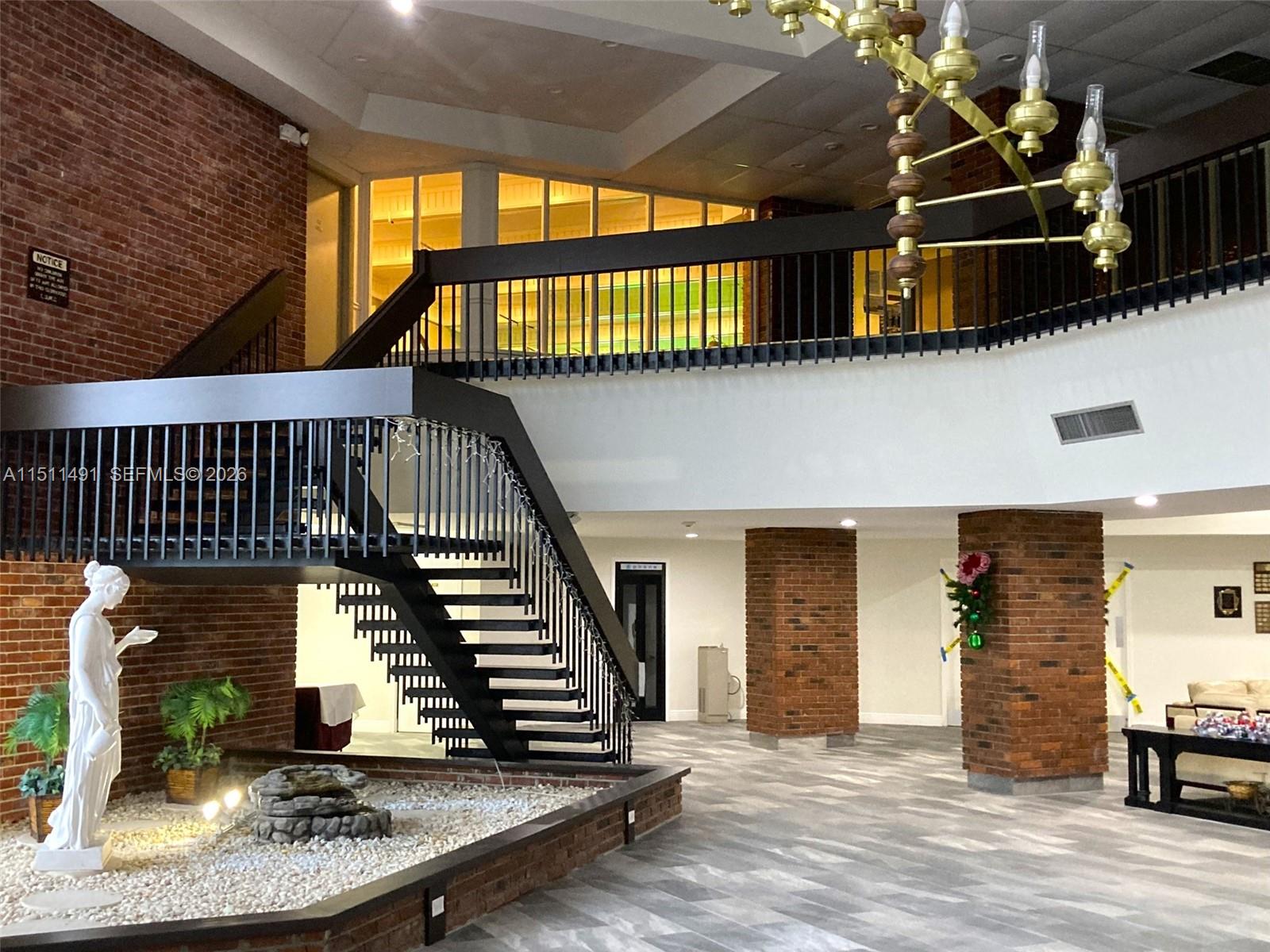 LAUDERDALE OAKS CONDO I - Residential