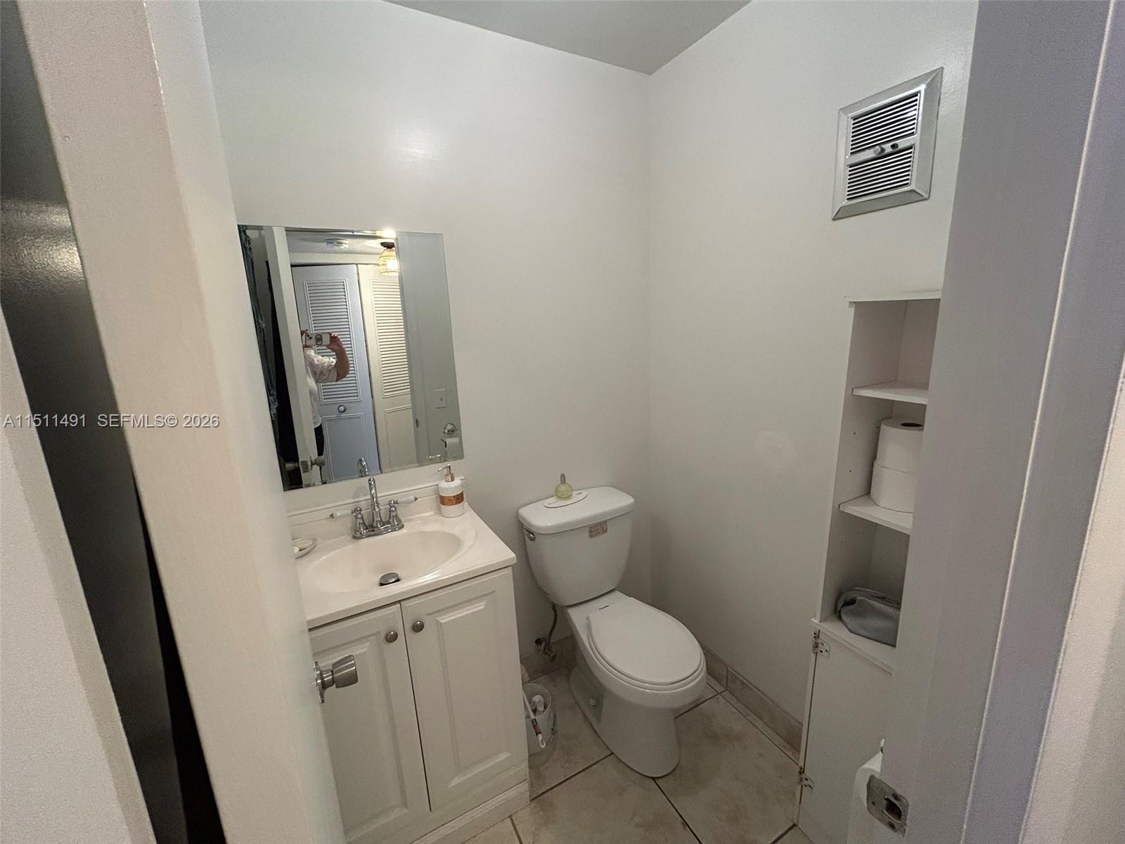 LAUDERDALE OAKS CONDO I - Residential