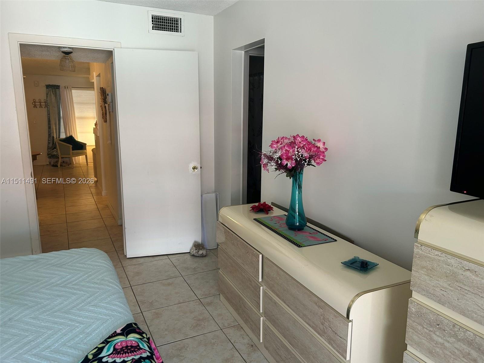 LAUDERDALE OAKS CONDO I - Residential
