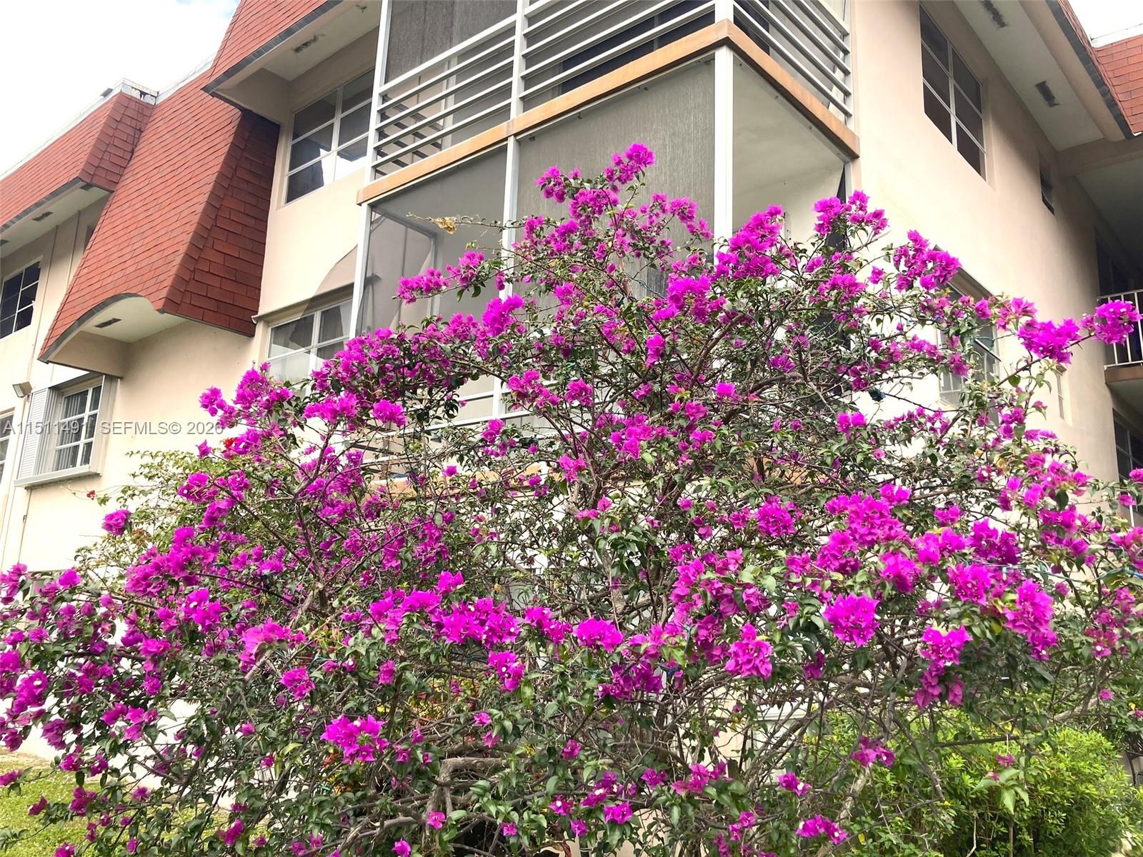 LAUDERDALE OAKS CONDO I - Residential