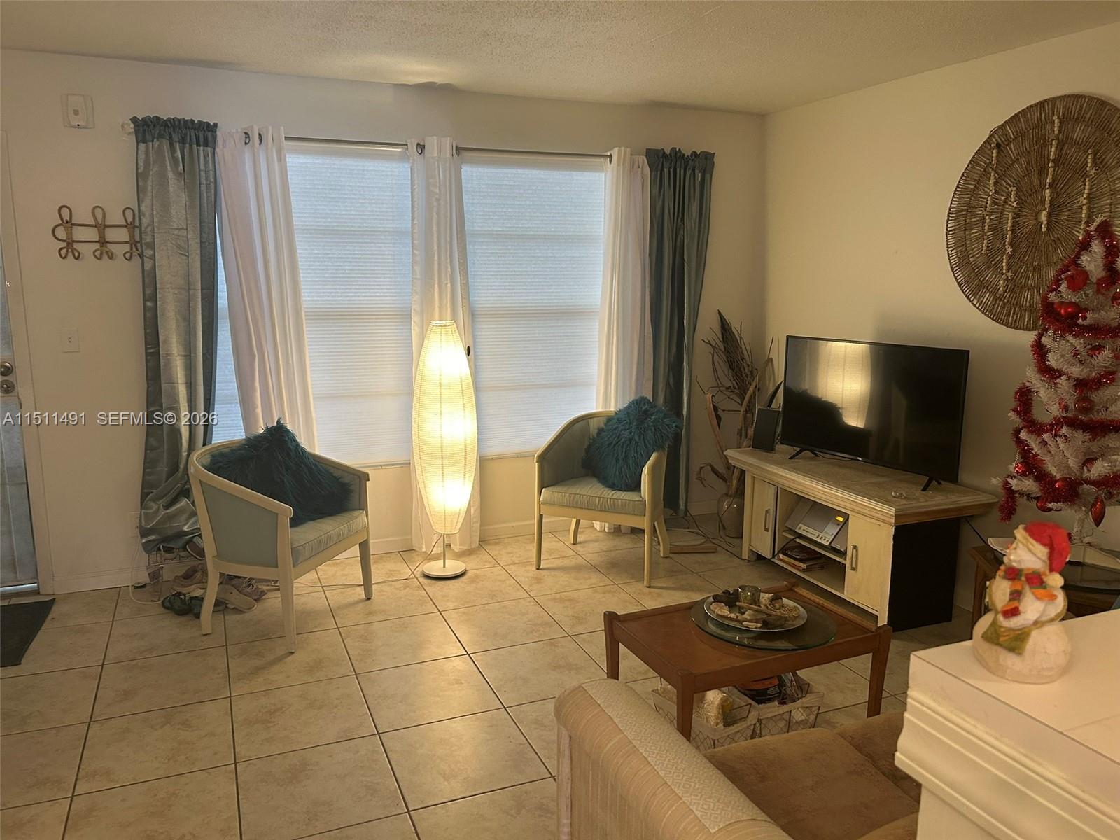 LAUDERDALE OAKS CONDO I - Residential