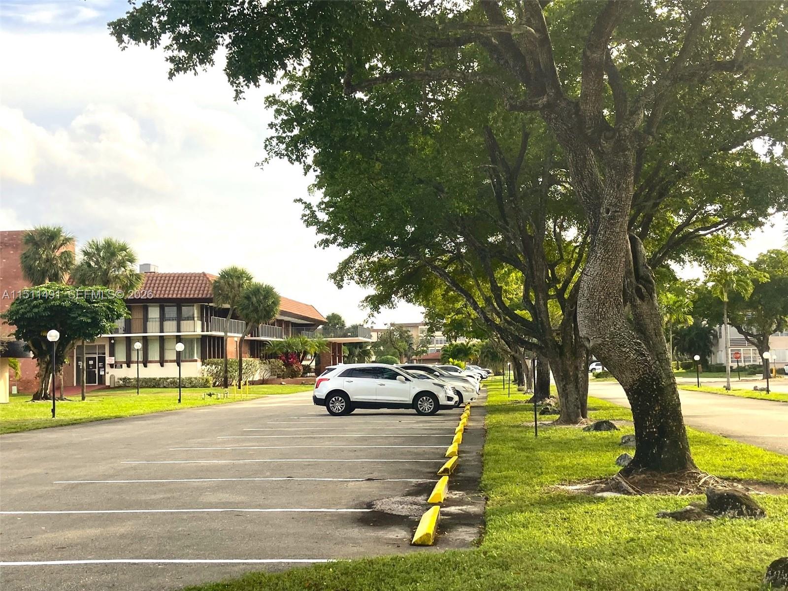 LAUDERDALE OAKS CONDO I - Residential
