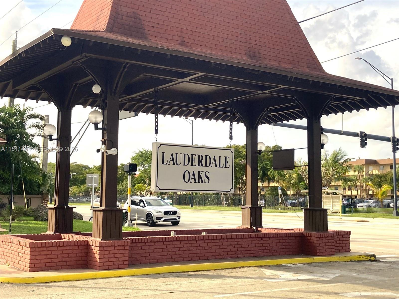 LAUDERDALE OAKS CONDO I - Residential