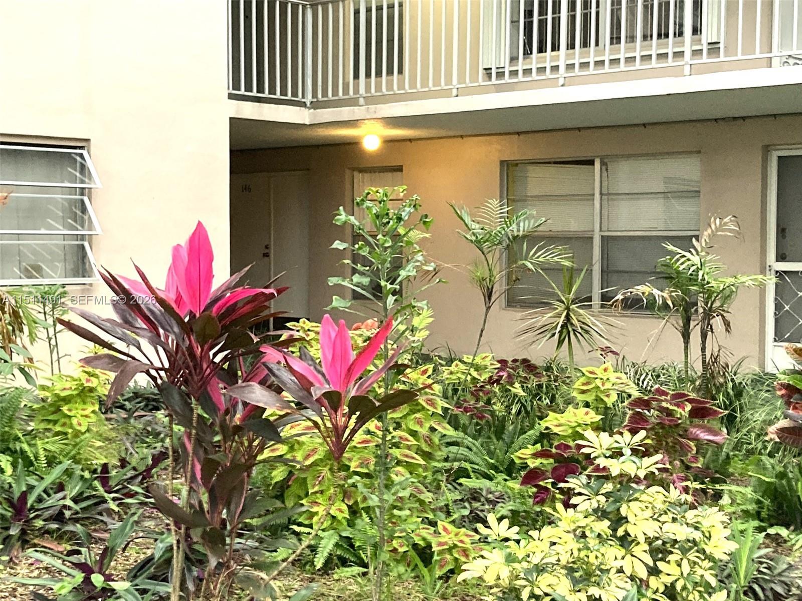 LAUDERDALE OAKS CONDO I - Residential