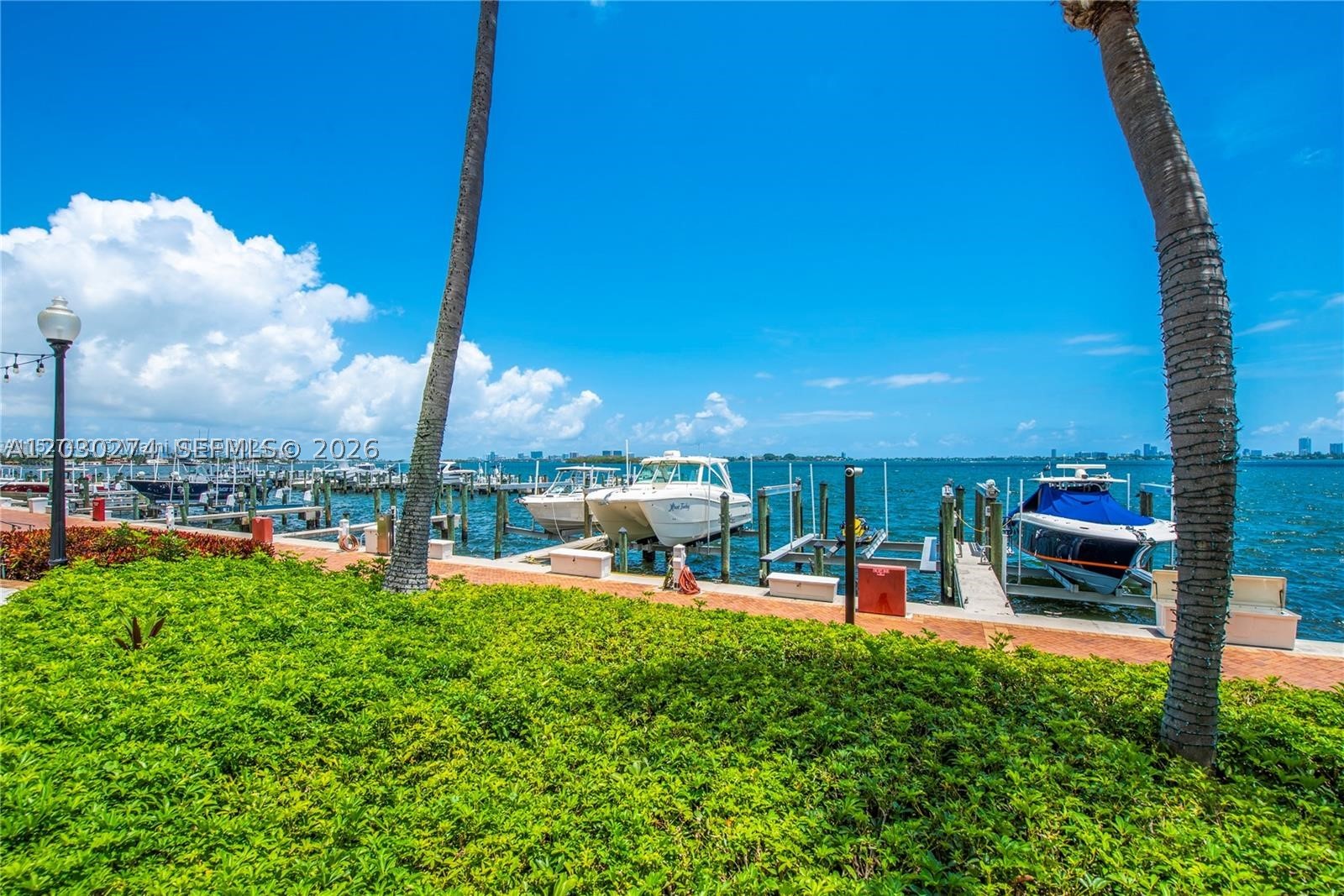 TOWERS OF QUAYSIDE CONDO - Residential